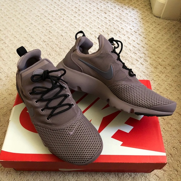 🚫✂️💚 NIB💚 NIKE taupe grey Presto Fly - Picture 3 of 6